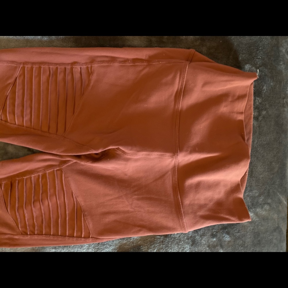 High-Waist Alo Moto Earth - Picture 6 of 9